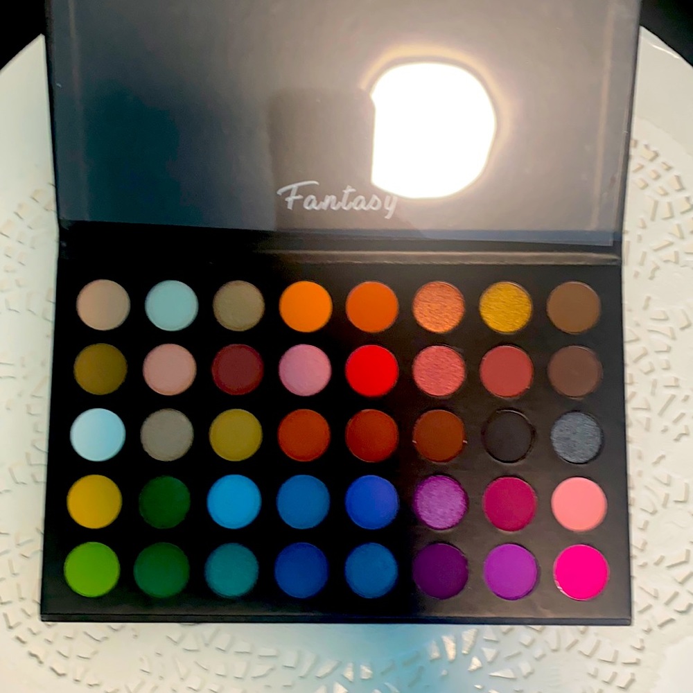 I am selling make up pallets